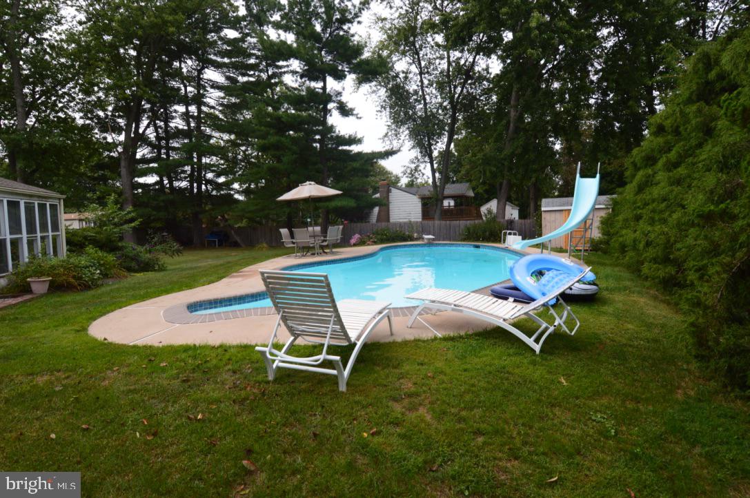 1136 Darrah Road Warminster, PA 18974 - Photo 46 of 56 Easy access to the pool with steps at lower end