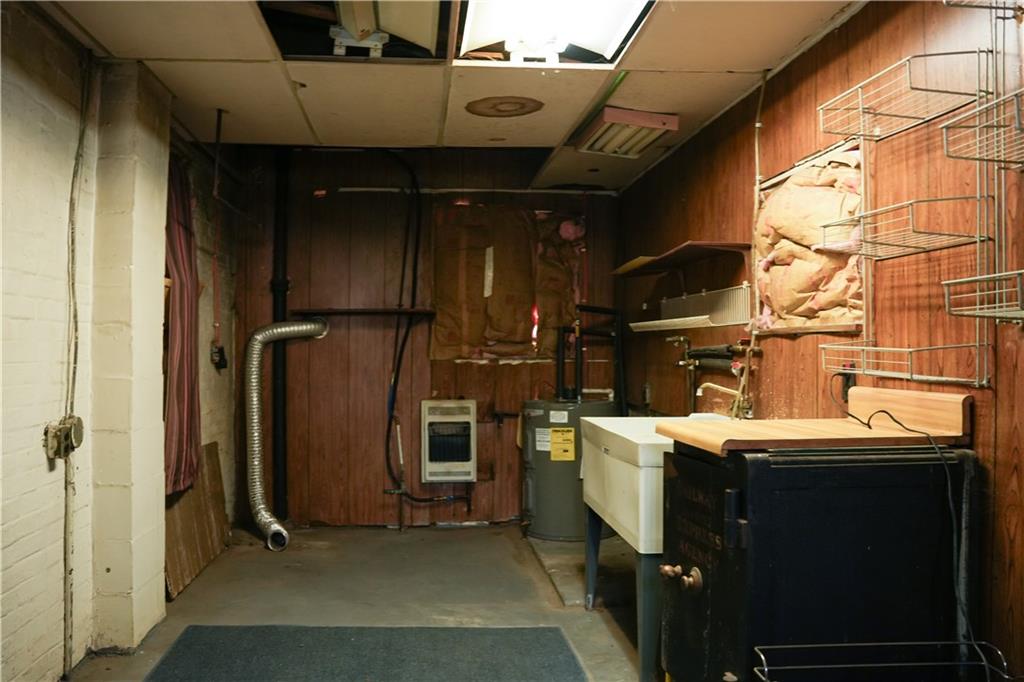 214 12th Street Monaca, PA 15061 - Photo 18 of 20 a utility room with dryer and washer