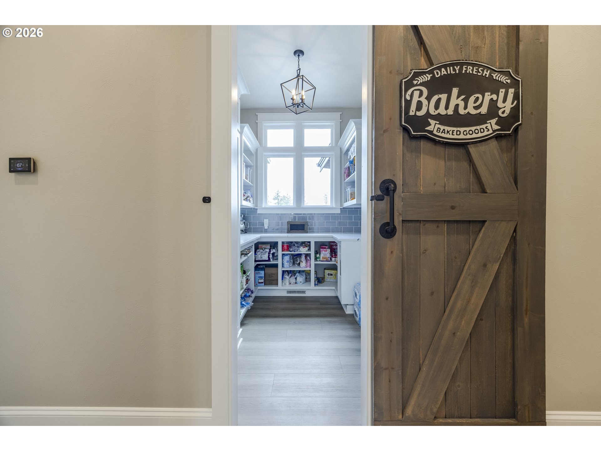 32568 Deberry Road Creswell, OR 97426 - Photo 9 of 41 a view of an entryway with a room
