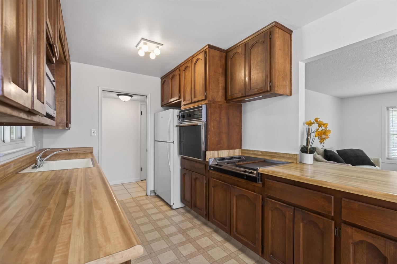 3510 Ardmore Road Sacramento, CA 95821 - Photo 7 of 32