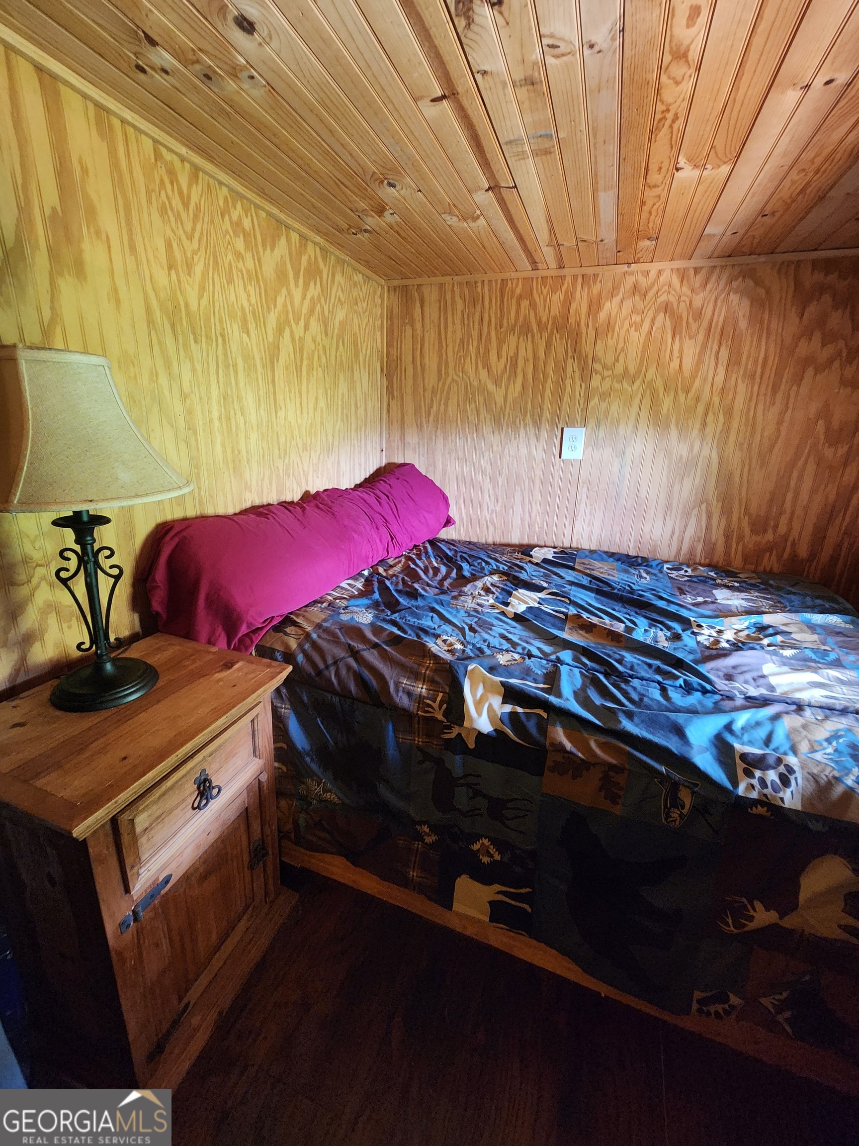 568 Yonah Lake Road Toccoa, GA 30577 - Photo 7 of 21 a view of walk in closet