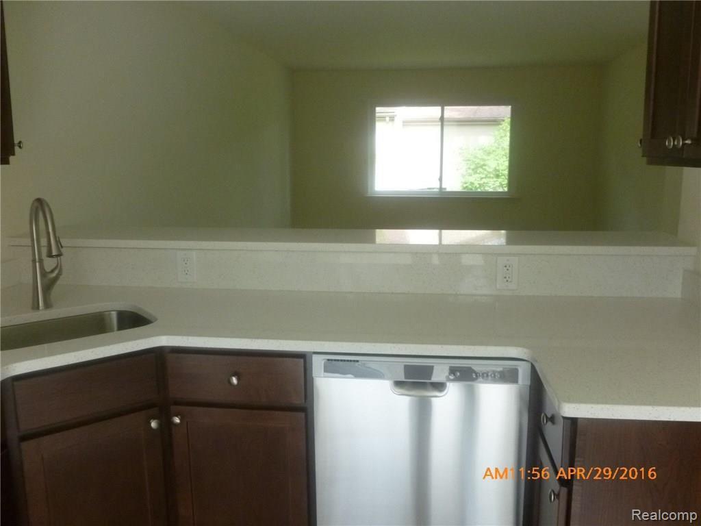 23133 Farmington Road Farmington, MI 48336 - Photo 8 of 32