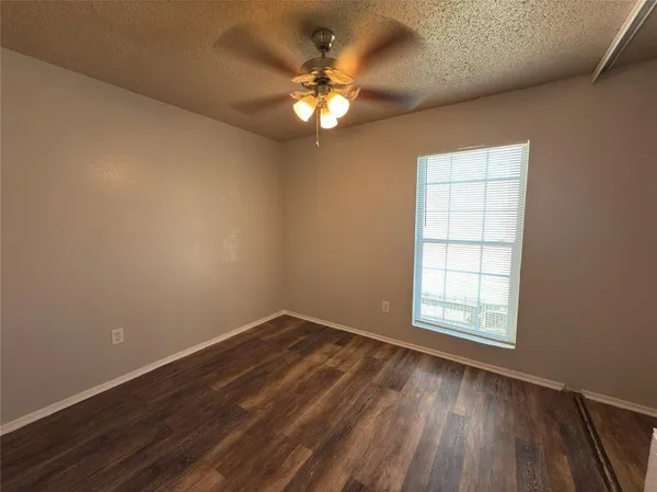 $950 | 2250 Aspen Drive, Dallas, TX 75227