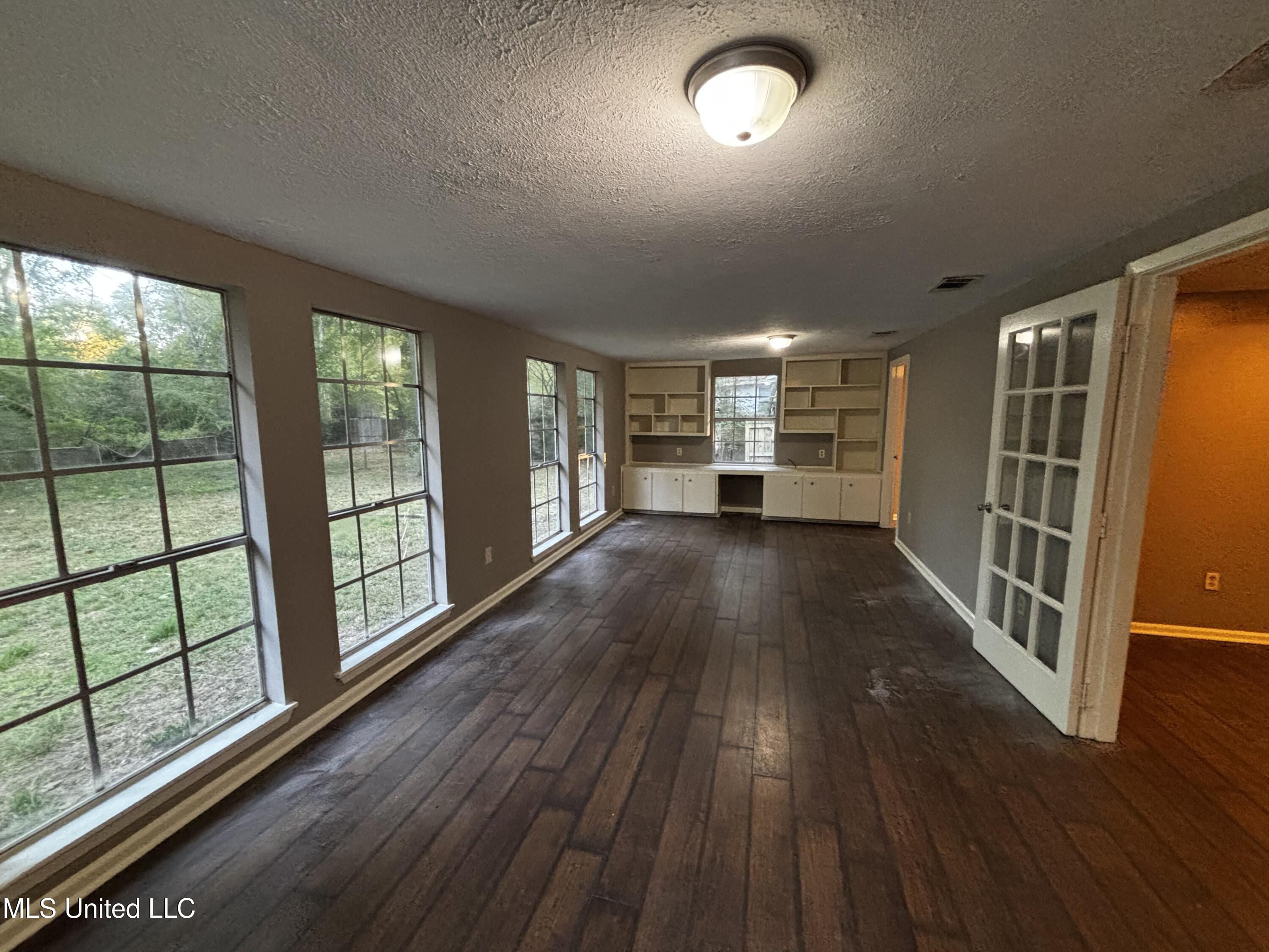 5318 Venetian Way Jackson, MS 39211 - Photo 5 of 14 Photo Nov 05 2025, 4 34 57 PM