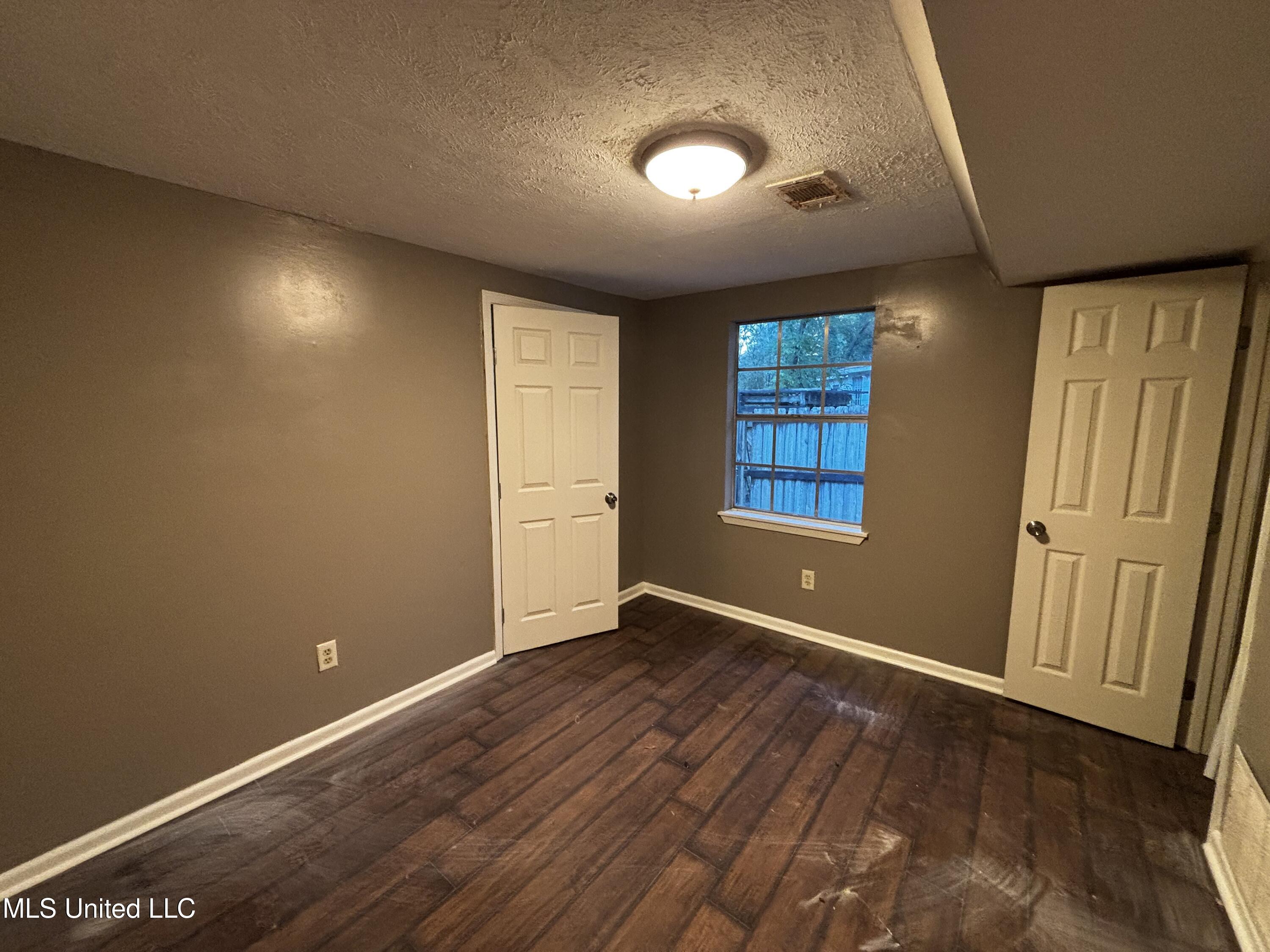 5318 Venetian Way Jackson, MS 39211 - Photo 7 of 14 Photo Nov 05 2025, 4 34 32 PM