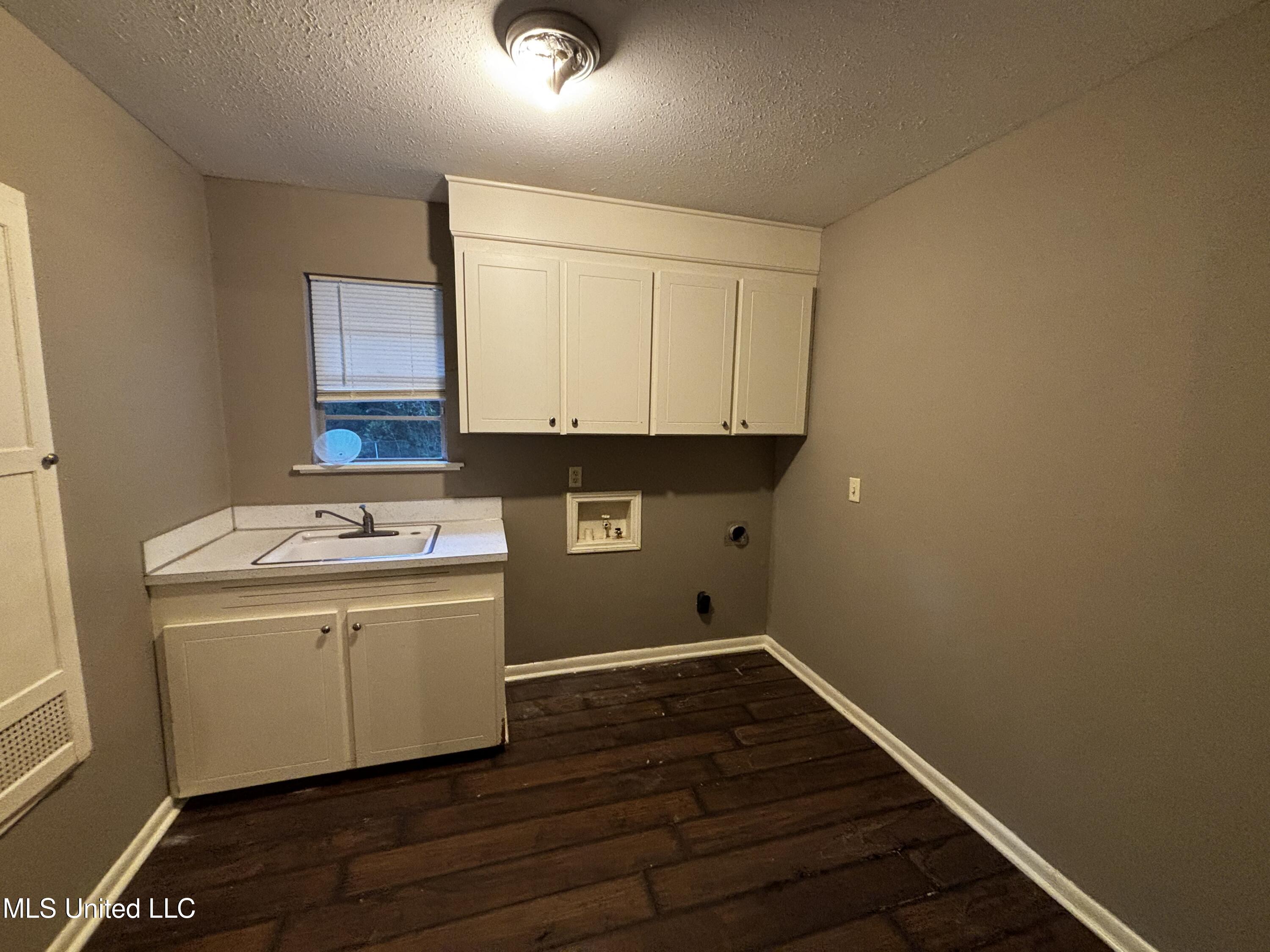 5318 Venetian Way Jackson, MS 39211 - Photo 8 of 14 Photo Nov 05 2025, 4 35 26 PM