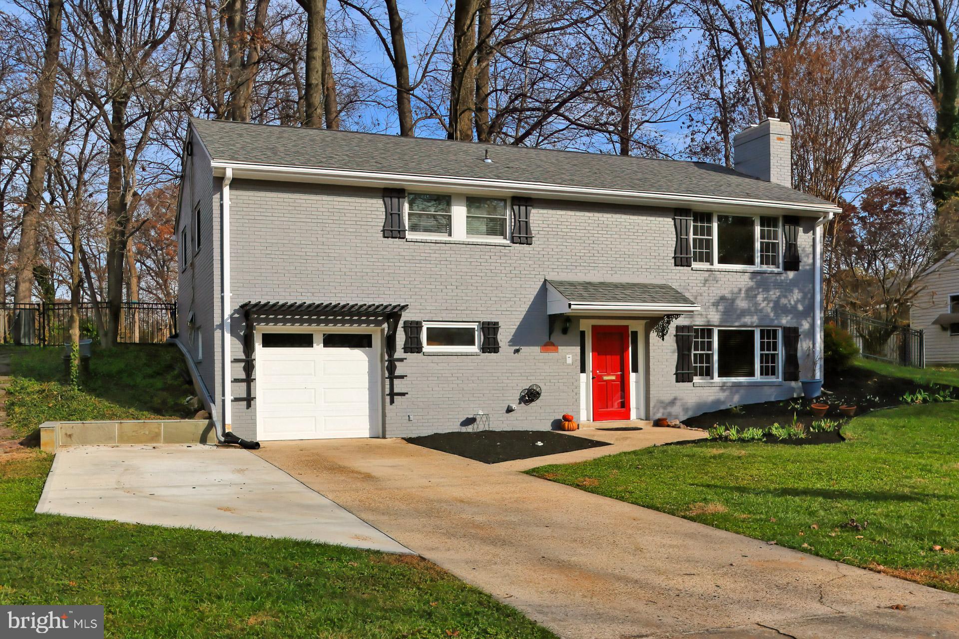 7718 Viceroy Street Springfield, VA 22151 - Photo 3 of 39 Extra large driveway