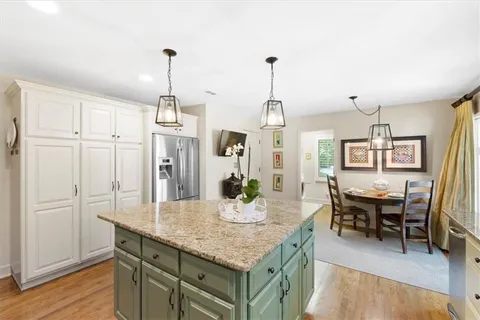 $895,000 | 7853 Howe Circle, Prairie Village, KS 66208