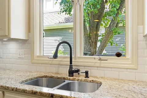 $895,000 | 7853 Howe Circle, Prairie Village, KS 66208