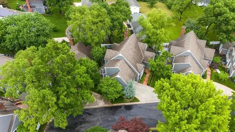 $895,000 | 7853 Howe Circle, Prairie Village, KS 66208