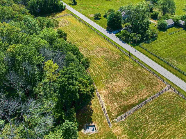 $700,000 | 5300 Heckel Road, Evansville, IN 47725