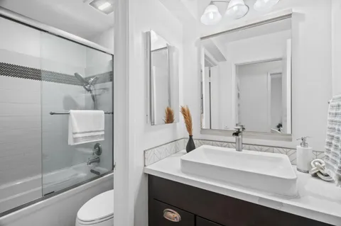 $798,000 | 4000 Farm Hill Boulevard, Unit 204, Redwood City, CA 94061