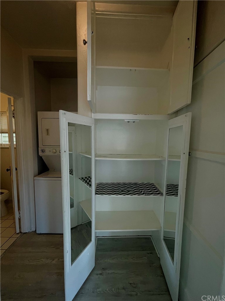 2802 Ocean Drive Manhattan Beach, CA 90266 - Photo 16 of 22 a bathroom with a tub