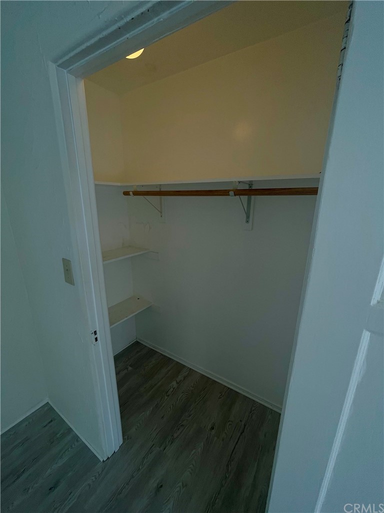 2802 Ocean Drive Manhattan Beach, CA 90266 - Photo 5 of 22 an empty room