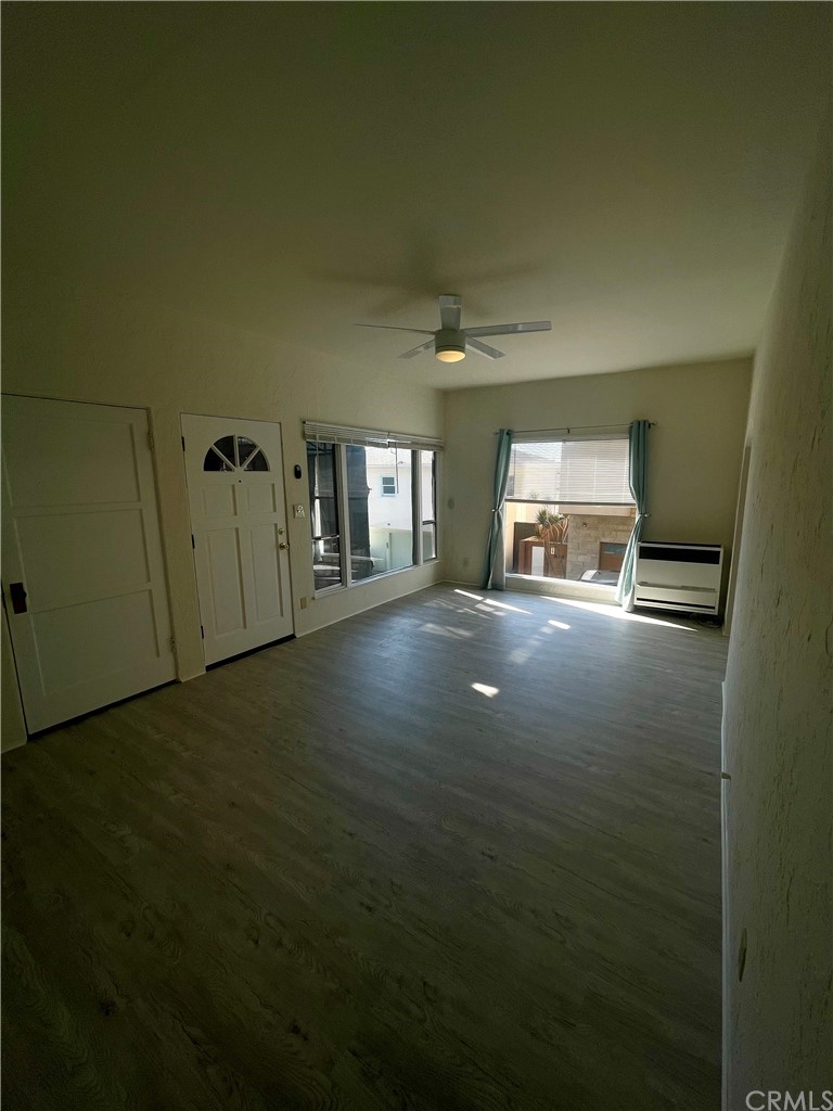 2802 Ocean Drive Manhattan Beach, CA 90266 - Photo 8 of 22 a view of an empty room and a window