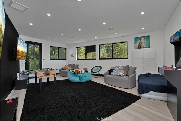 $5,000,000 | 6006 Spring Valley Road, Hidden Hills, CA 91302