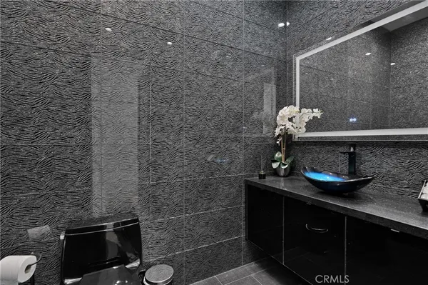 $5,000,000 | 6006 Spring Valley Road, Hidden Hills, CA 91302