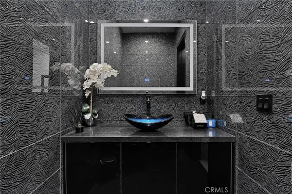 $5,000,000 | 6006 Spring Valley Road, Hidden Hills, CA 91302