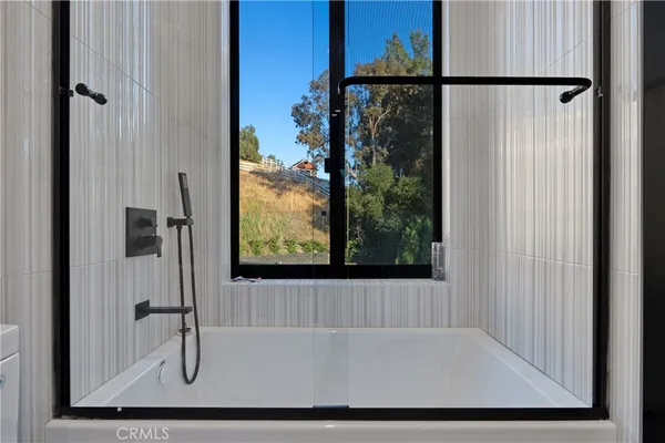 $5,000,000 | 6006 Spring Valley Road, Hidden Hills, CA 91302