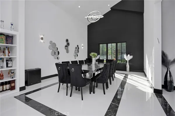 $5,000,000 | 6006 Spring Valley Road, Hidden Hills, CA 91302