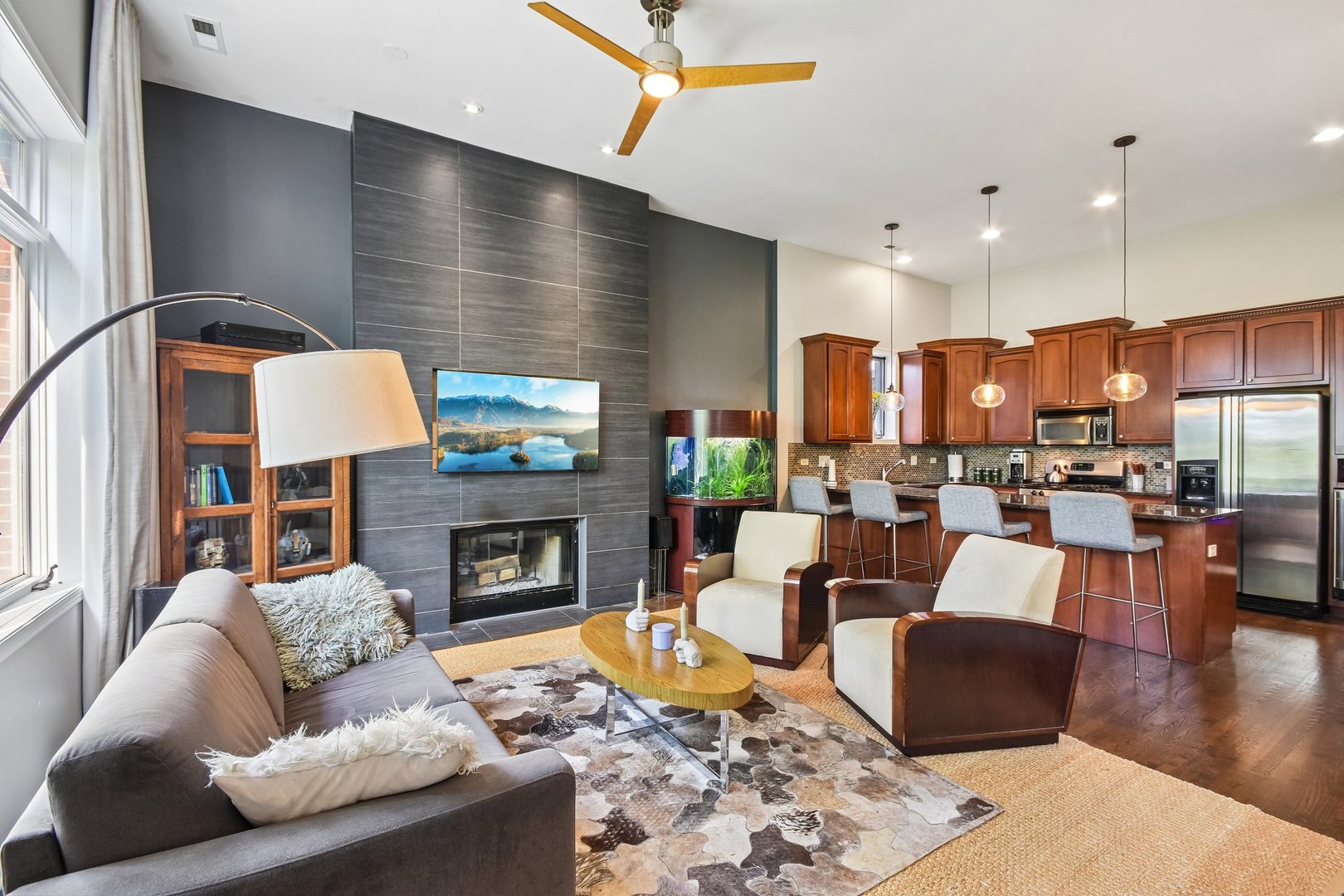 1326 West Grenshaw Street, Unit 3 Chicago, IL 60607 - Photo 4 of 46 Gallery Image 4