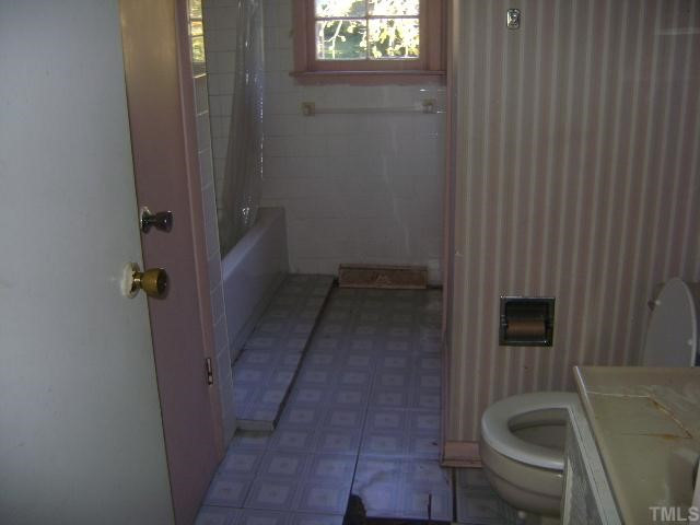 2925 Little John Road Raleigh, NC 27610 - Photo 4 of 5 Bathroom