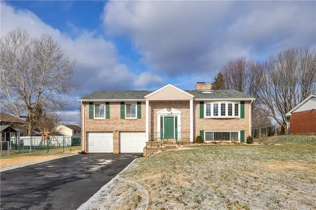 $349,900 | 221 Roxbury Drive, Greensburg, PA 15601