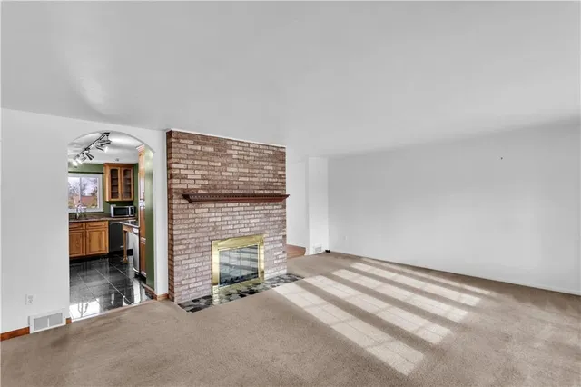 $349,900 | 221 Roxbury Drive, Greensburg, PA 15601