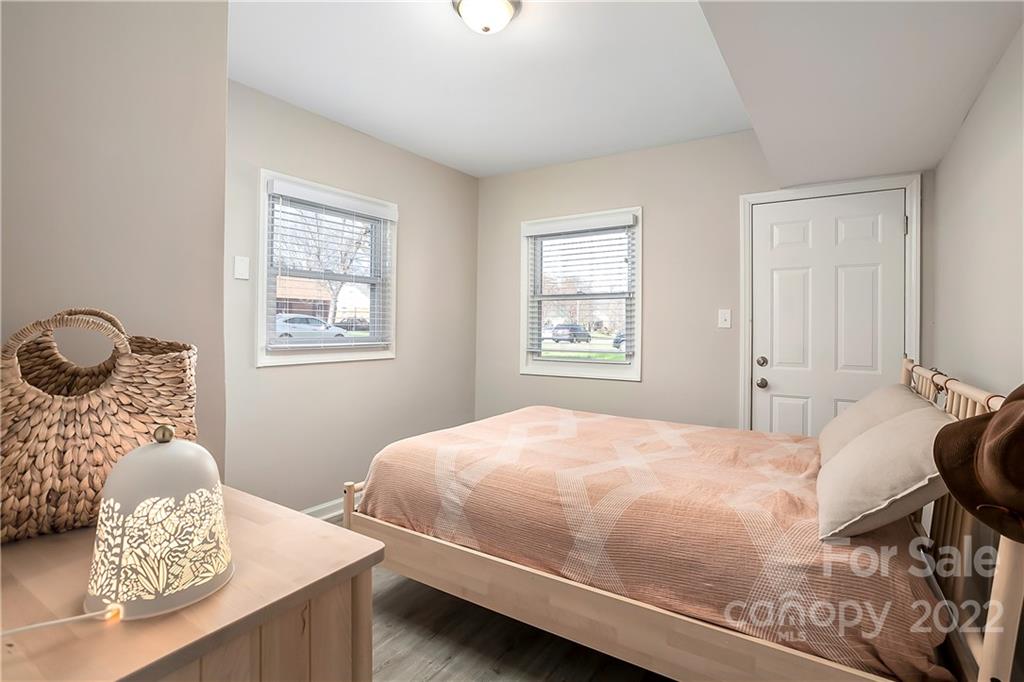6009 Pepperhill Road Charlotte, NC 28212 - Photo 8 of 17 a bedroom with a bed and a window