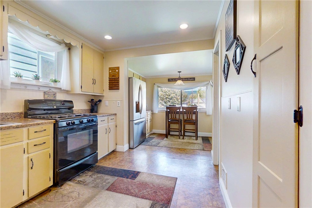 175 East 3rd Street Corning, NY 14830 - Photo 6 of 50