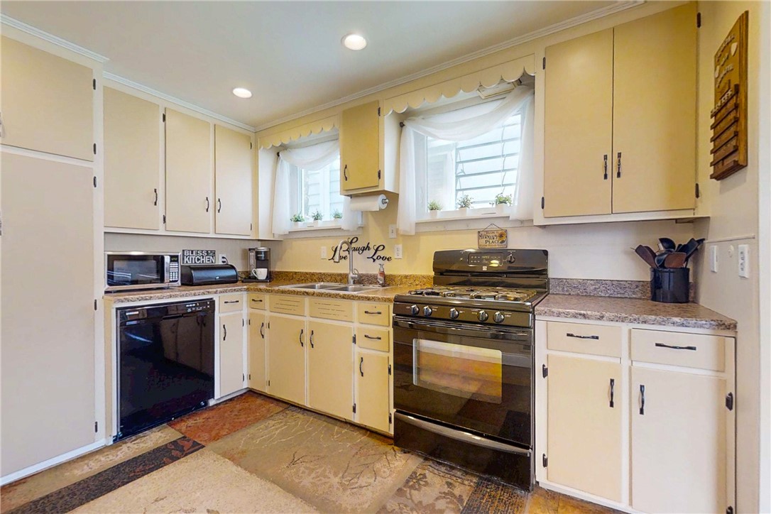 175 East 3rd Street Corning, NY 14830 - Photo 9 of 50