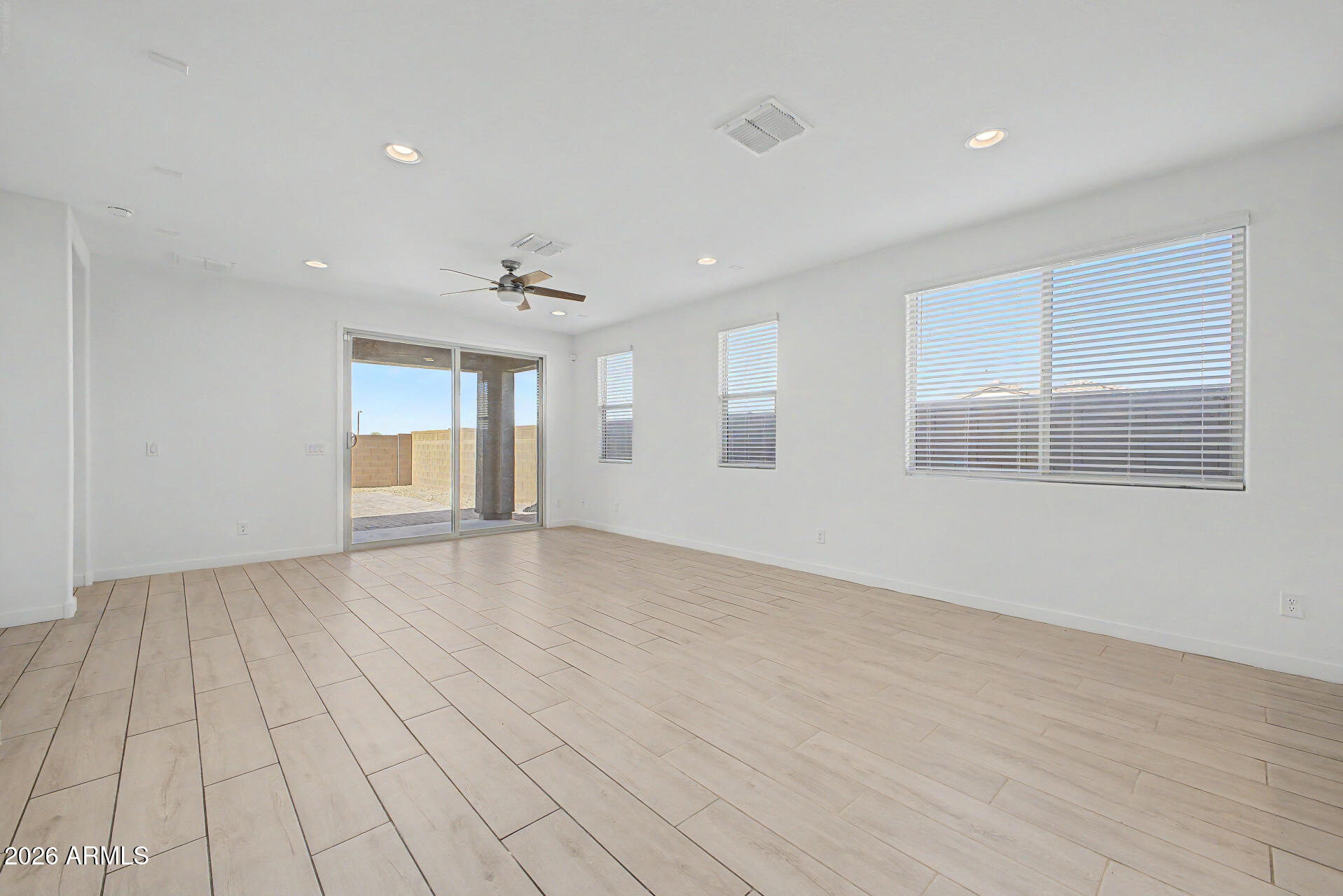 1632 West Piedmont Road Phoenix, AZ 85041 - Photo 6 of 31