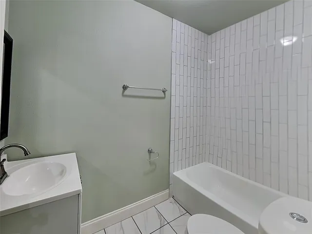 $1,695 | 1330 Marfa Avenue, Dallas, TX 75216