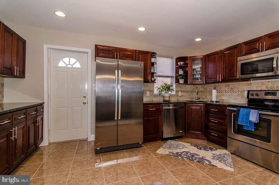 8015 Gilbert Street Philadelphia, PA 19150 - Photo 8 of 15 Gallery Image 8