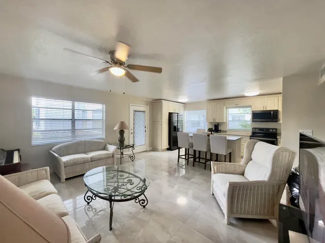 $3,300 | 117 Flanders C, Delray Beach, FL 33484