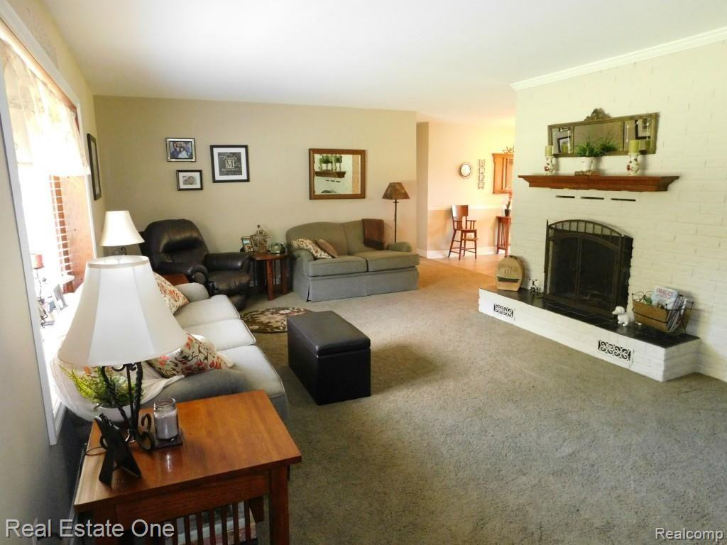 11372 Buno Road Brighton, MI 48114 - Photo 8 of 48 living room