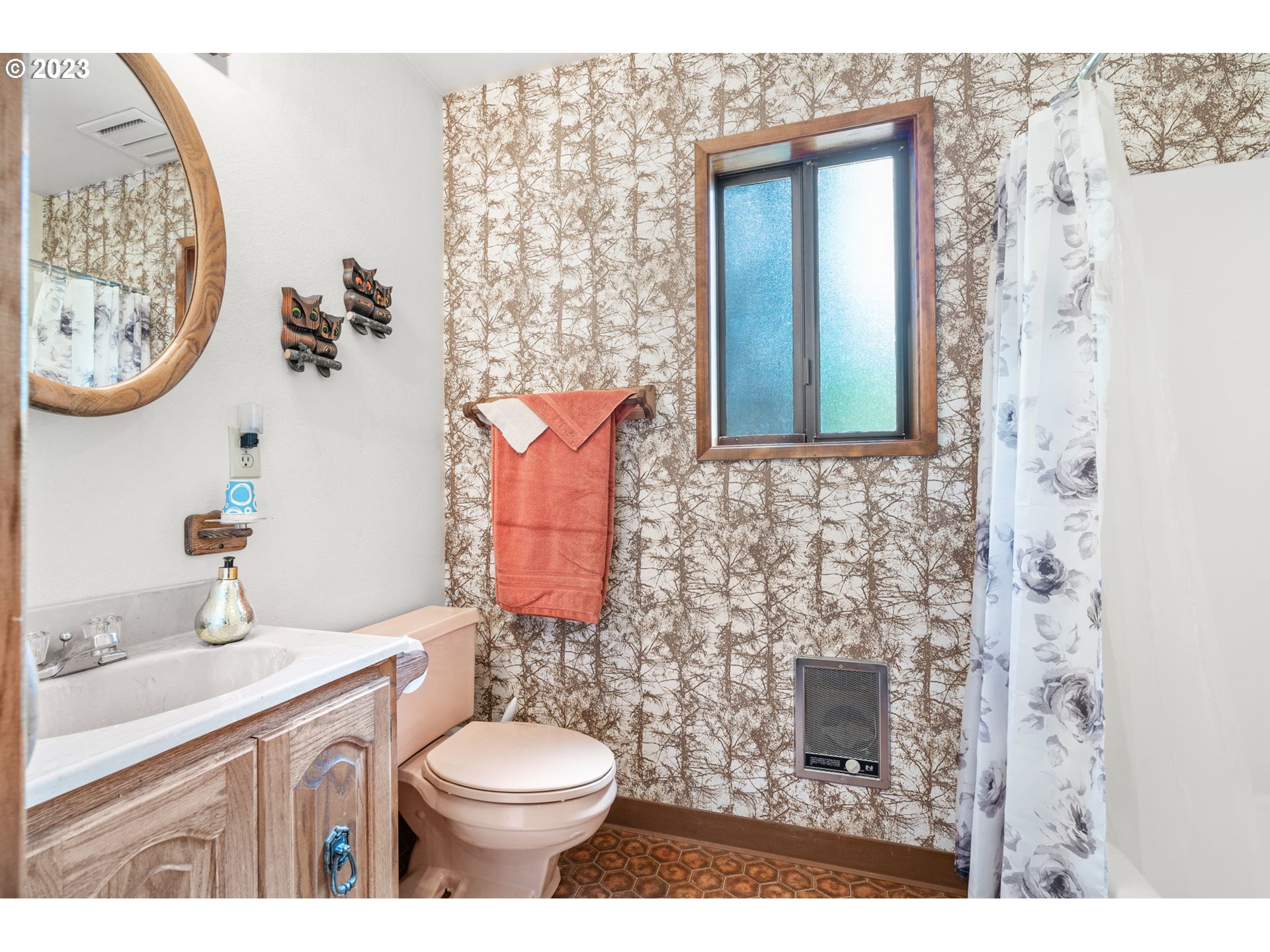 65582 East Timberline Drive Rhododendron, OR 97049 - Photo 15 of 48 a bathroom with a toilet sink and mirror
