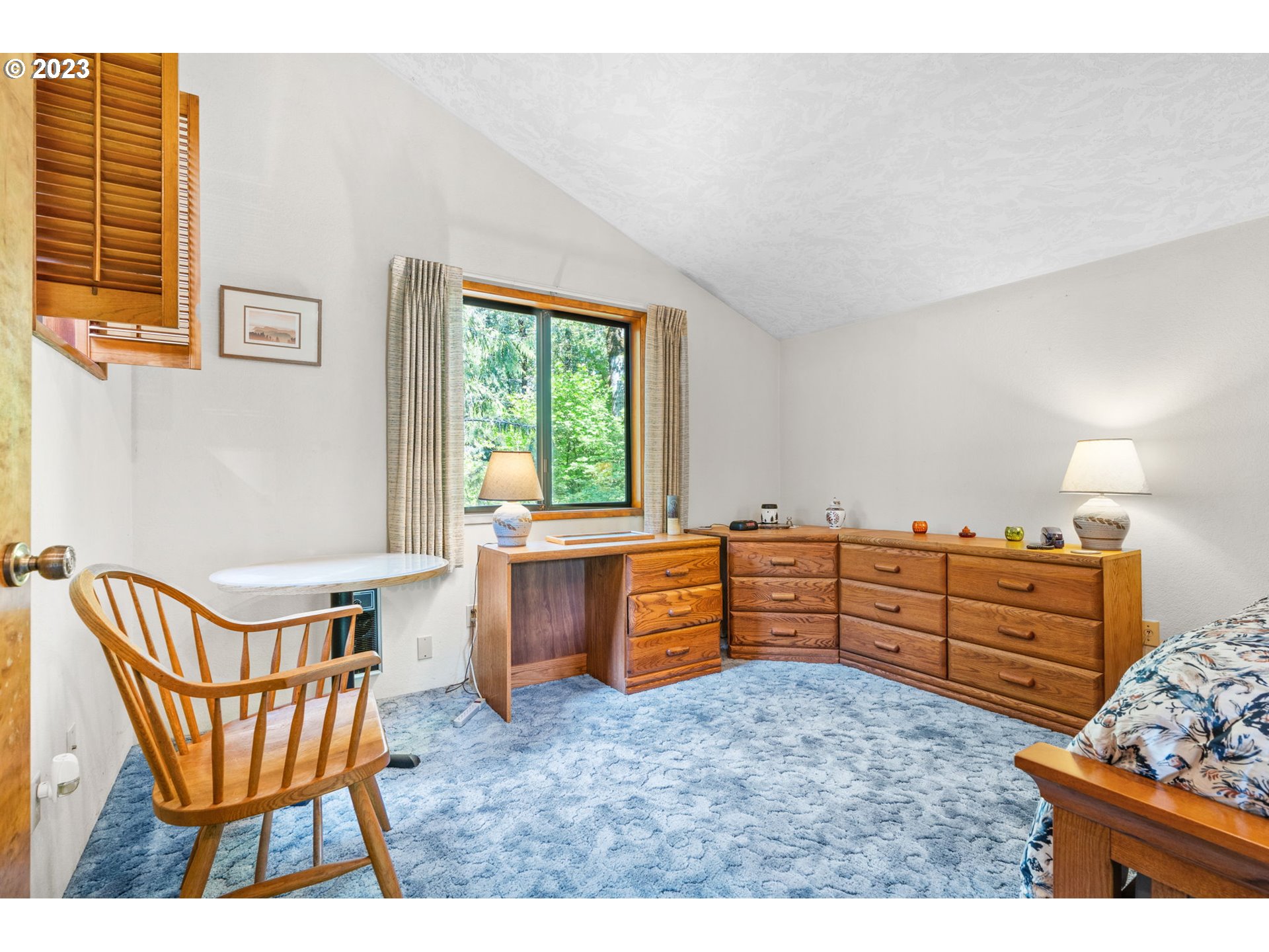 65582 East Timberline Drive Rhododendron, OR 97049 - Photo 25 of 48 a living room with furniture and a window