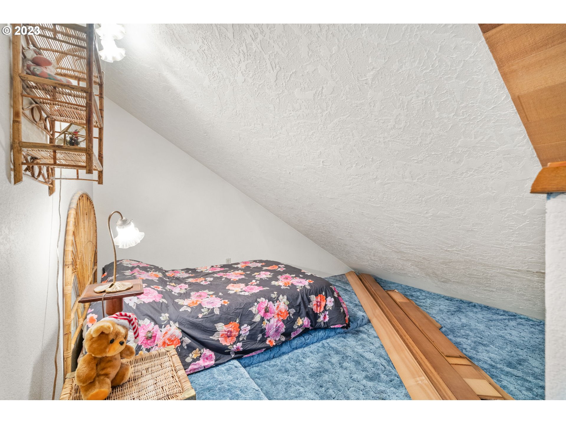 65582 East Timberline Drive Rhododendron, OR 97049 - Photo 27 of 48 a view of a bedroom