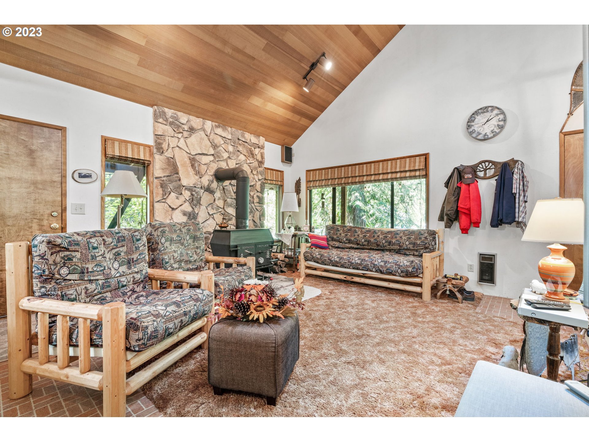 65582 East Timberline Drive Rhododendron, OR 97049 - Photo 9 of 48 a living room with furniture