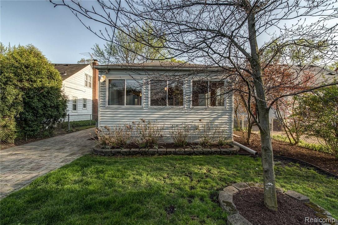 786 Columbia Road Berkley, MI 48072 - Photo 21 of 25 786Columbia-6.jpg