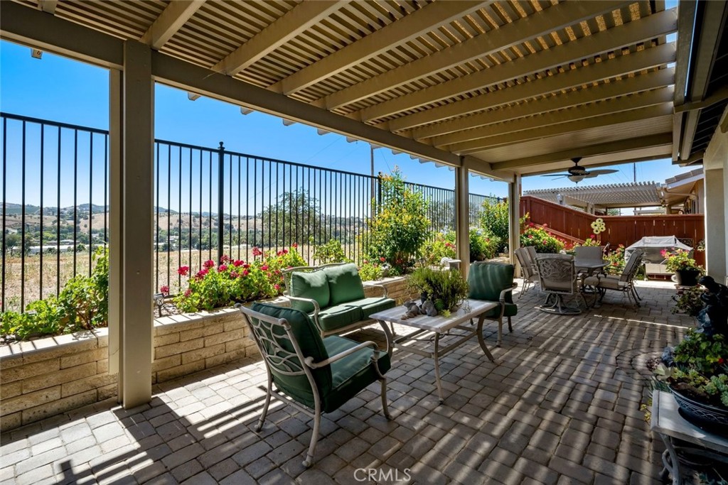 2441 Traditions Loop Paso Robles, CA 93446 - Photo 3 of 61