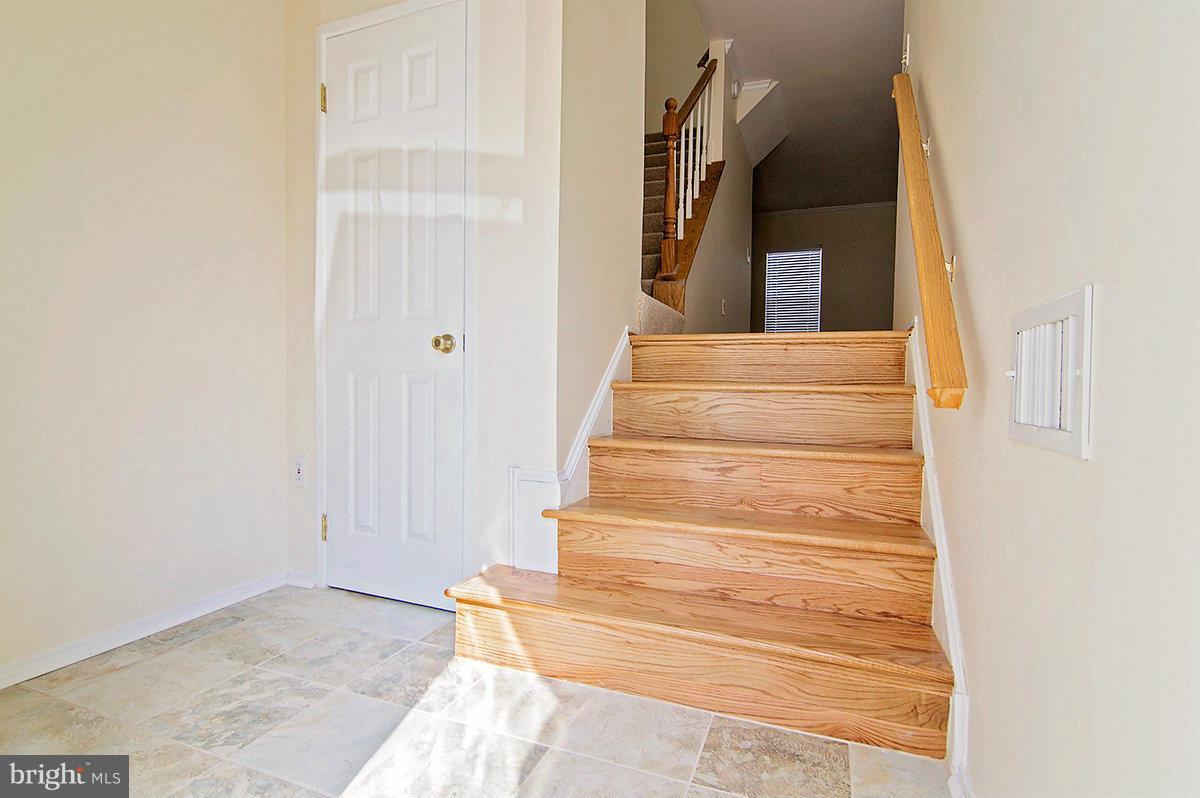 2486 Ridgehampton Court Reston, VA 20191 - Photo 3 of 27 Interior (General)