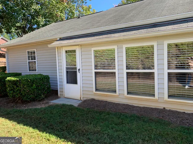 a view of house with backyard