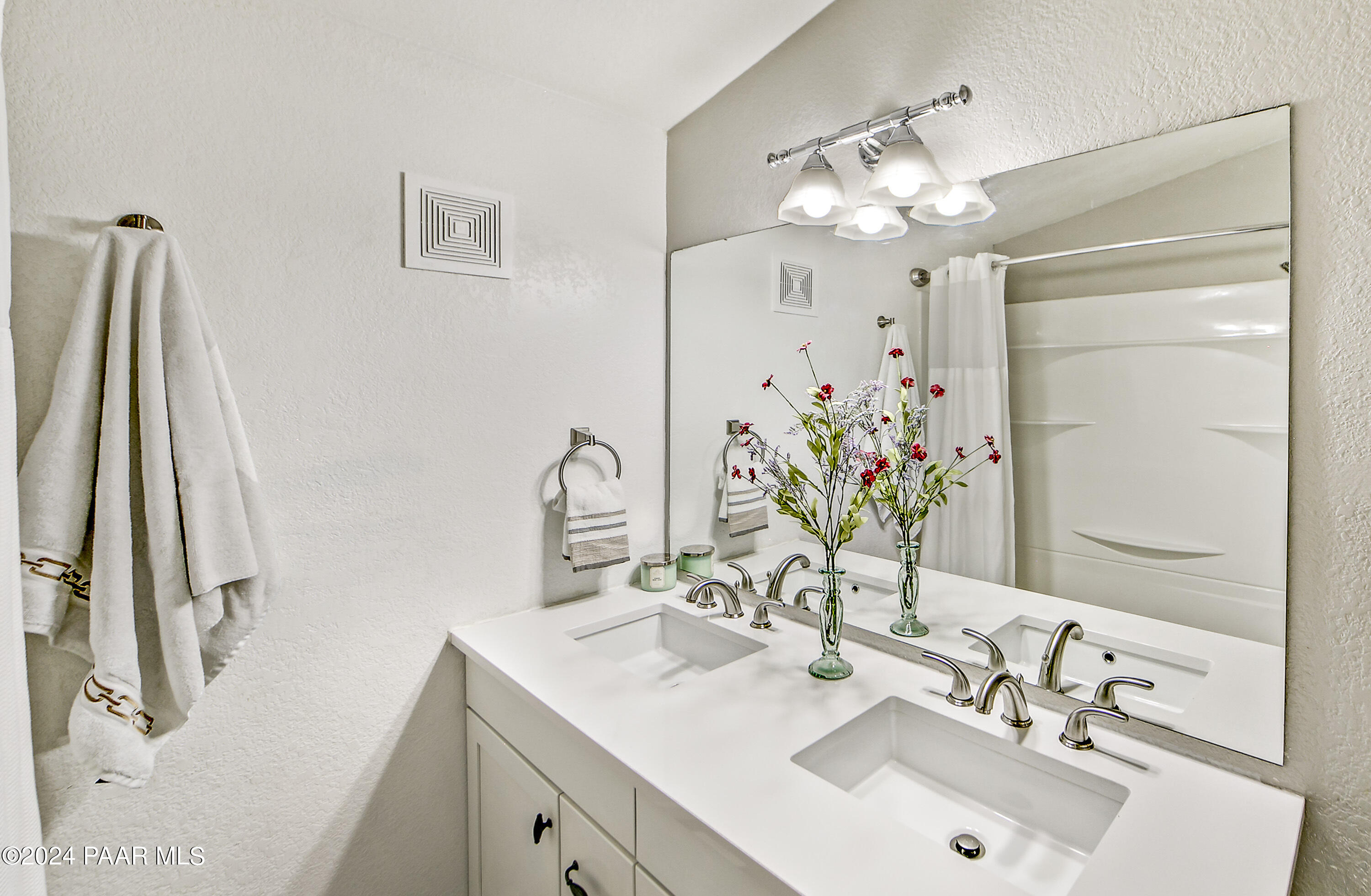 10045 East Durham Road Dewey, AZ 86327 - Photo 15 of 24 Guest Bathroom