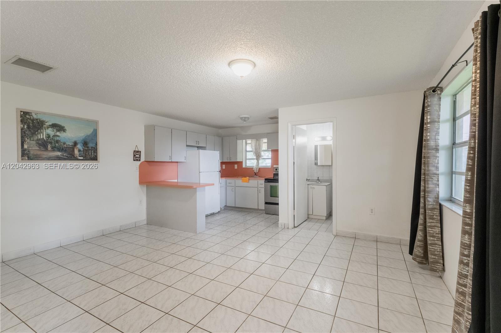 9265 Southwest 38th Street Miami, FL 33165 - Photo 12 of 18