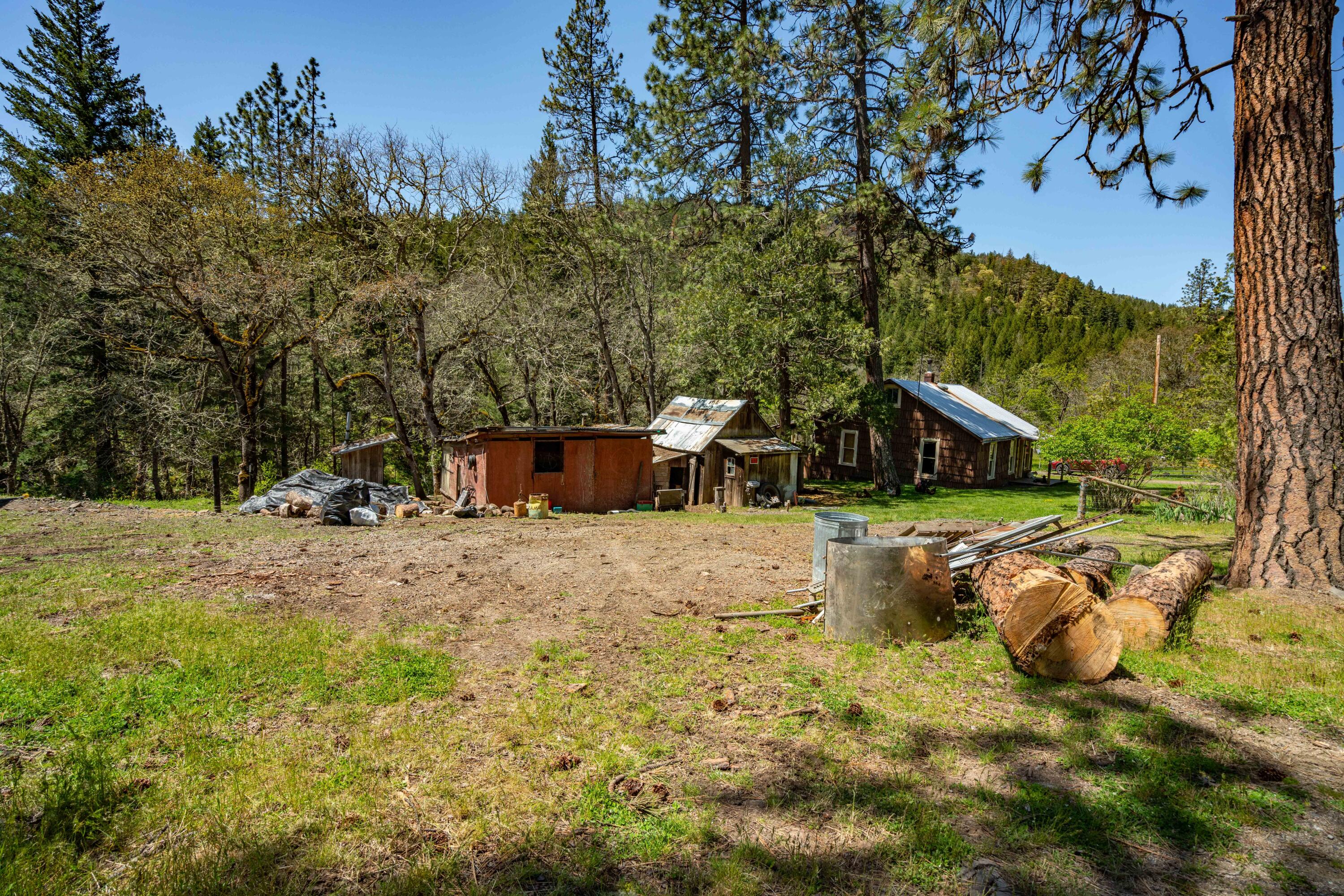 12366 East Antelope Road Eagle Point, OR 97524 - Photo 12 of 39 Antelope-12