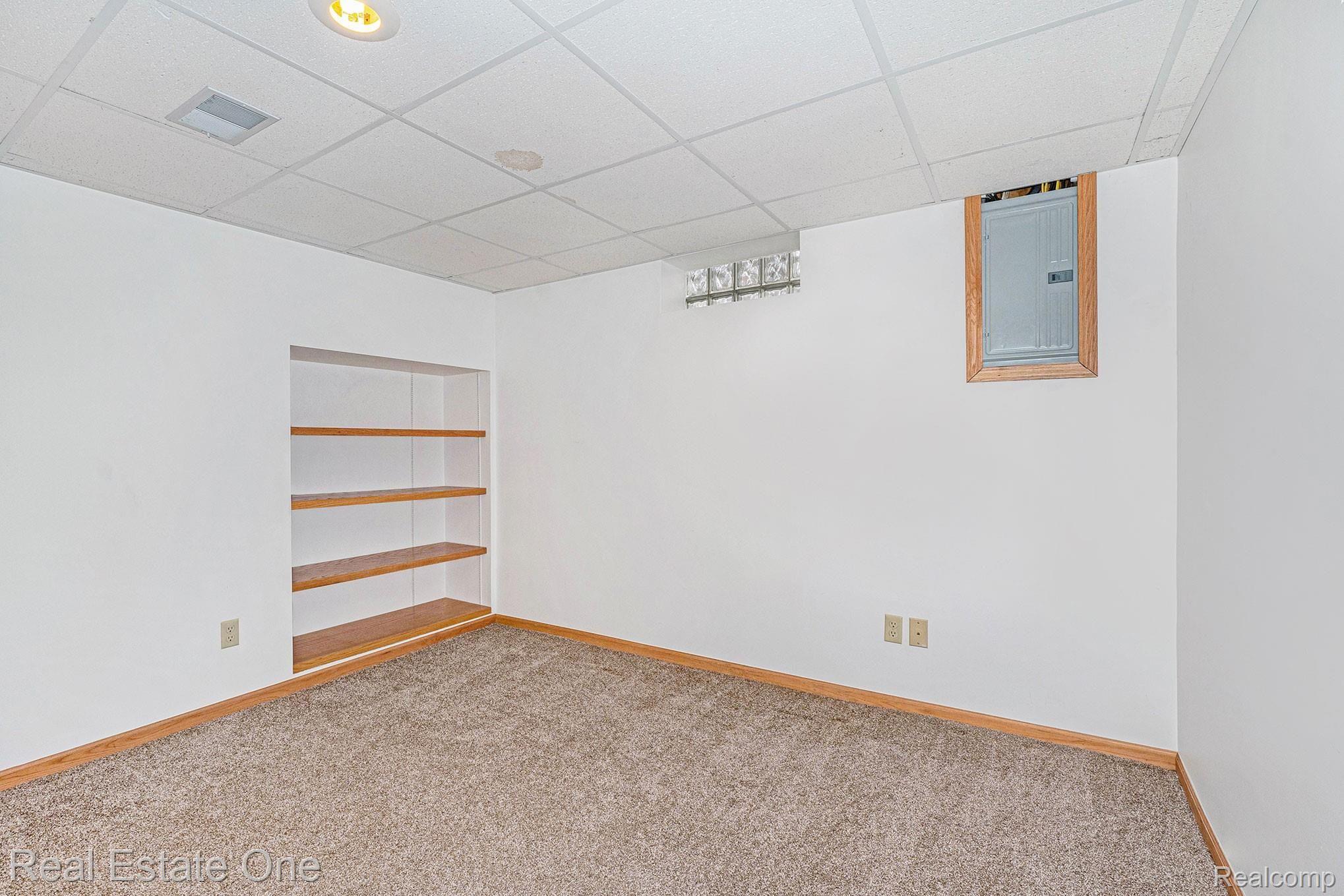 2906 Bembridge Road Royal Oak, MI 48073 - Photo 24 of 31 DSC08011.jpg