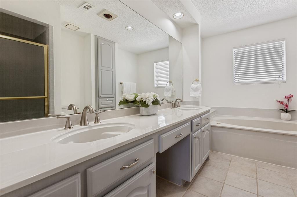 703 Rams Court Richardson, TX 75081 - Photo 16 of 23 Garden tub in primary bathroom.