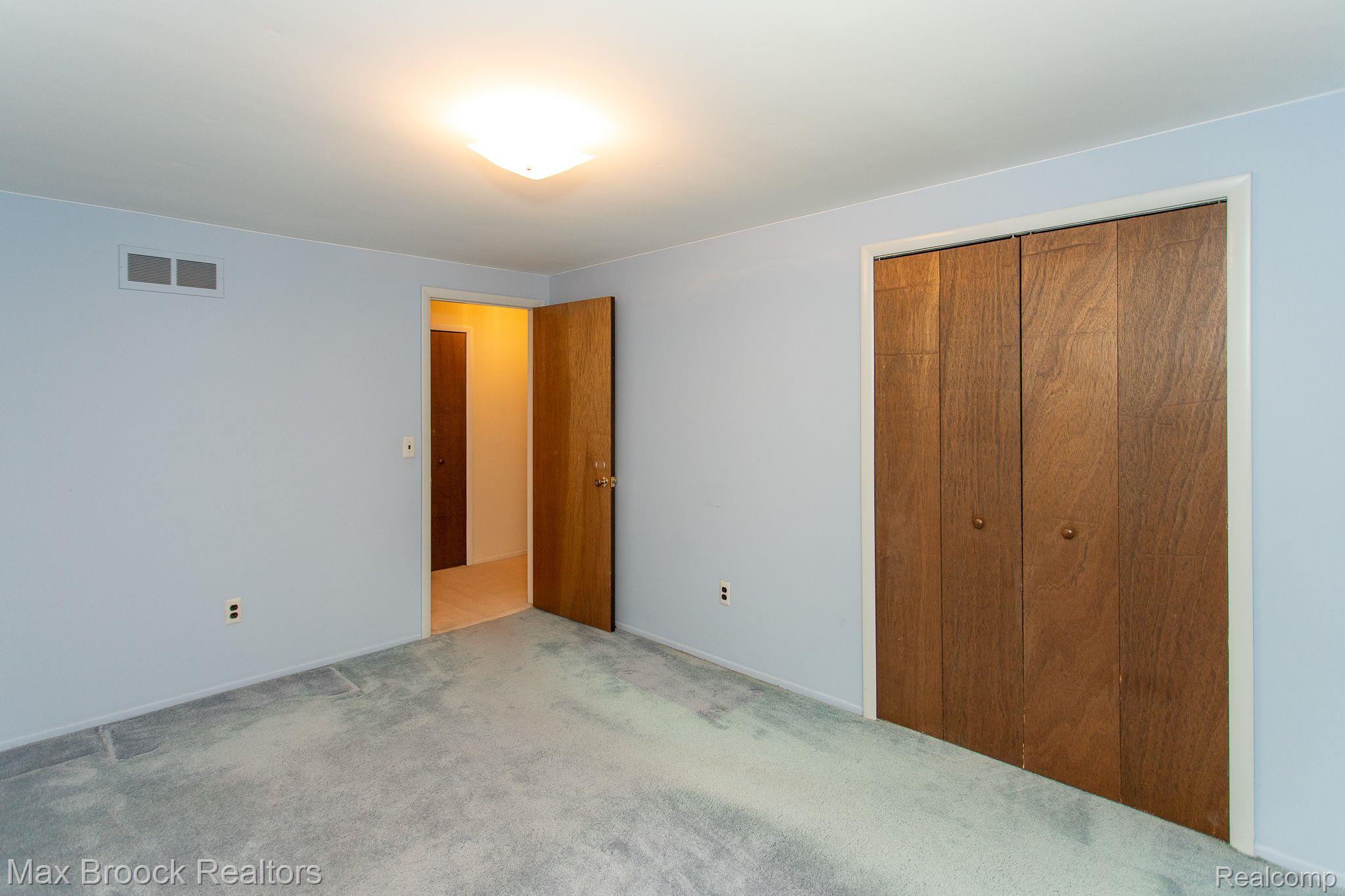 821 Hampton Circle Rochester, MI 48307 - Photo 39 of 60 Gallery Image 39